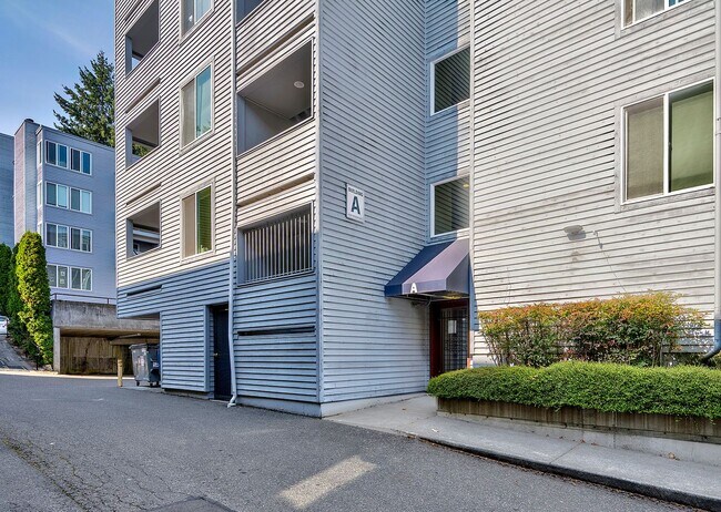 Primary Photo - 2 bed 1.75 bath Apartment in Seattle