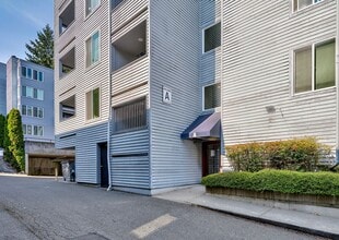 Building Photo - 2 bed 1.75 bath Apartment in Seattle