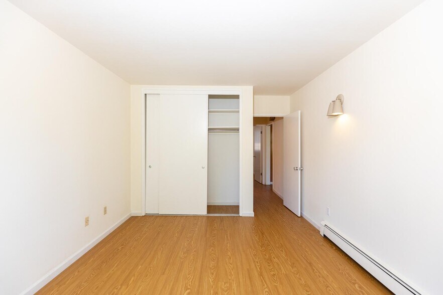 Building Photo - Elmwood 2 bed 1 bath condo great location