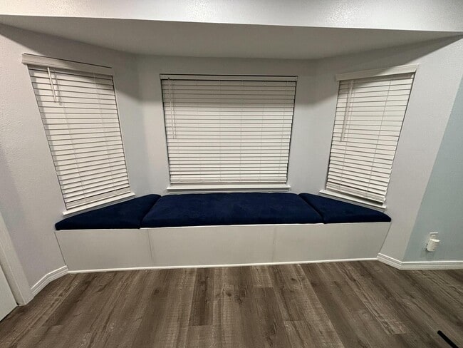 Building Photo - 1229 Northview Dr