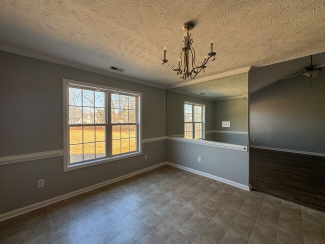 Building Photo - Charming 4 Bed 2 Bath Raeford Home