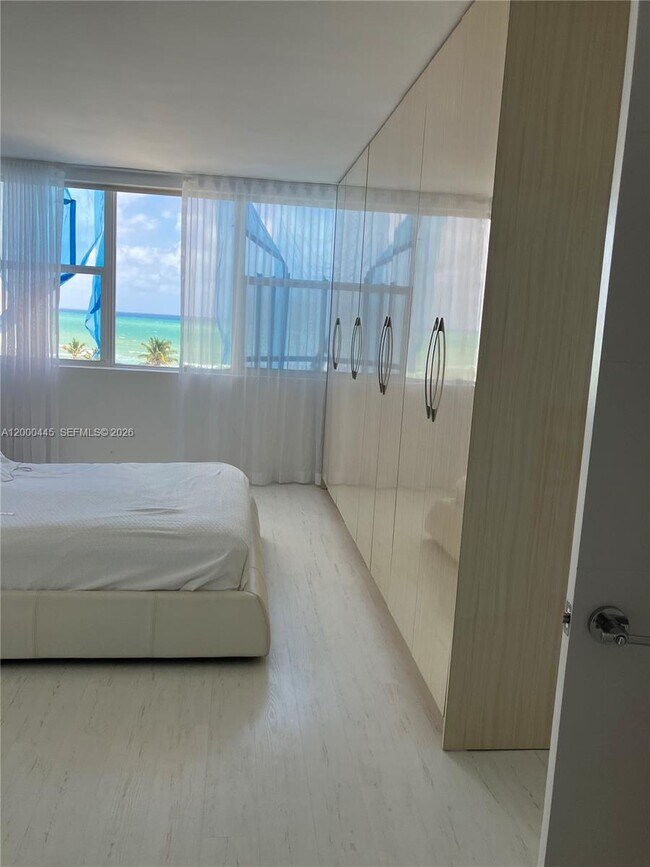 Building Photo - 3180 S Ocean Dr