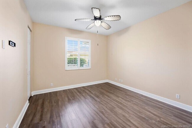 Building Photo - 511 SW Squire Johns Ln