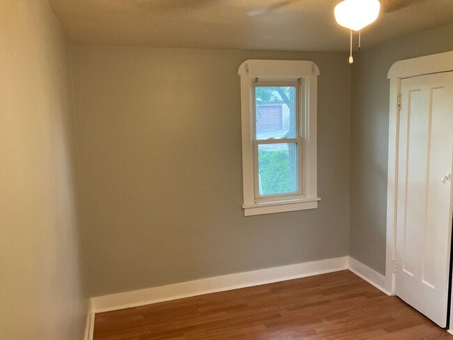 Building Photo - Charming, Character-Filled 2 Bedroom in Br...