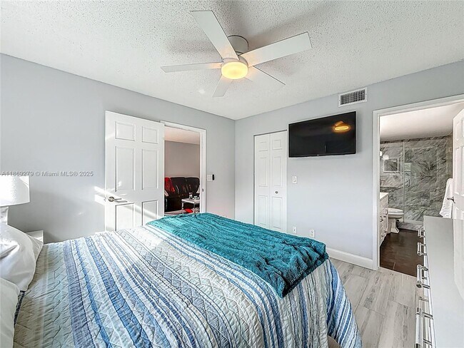 Building Photo - 2228 N Cypress Bend Dr