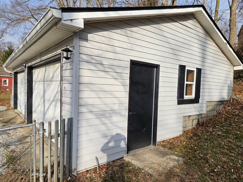 Two car detached garage with plenty of space - 310 Green St