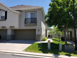 Building Photo - 1349 2910 N