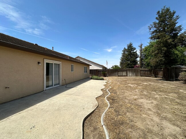 Building Photo - 3 Bed, 2 Bath Home with Spacious Backyard!