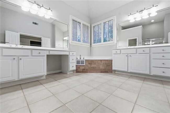 Building Photo - 3194 Windsor Lake Dr NE