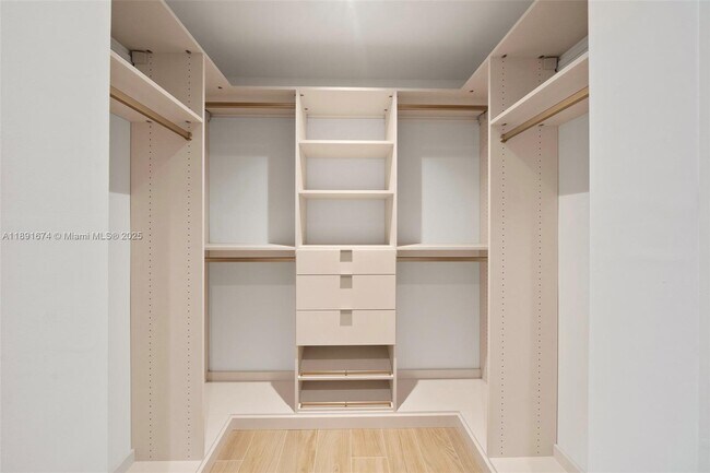 Building Photo - 2678 Tigertail Ave