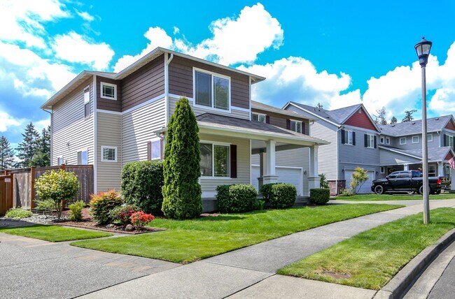 Building Photo - Spacious 4-Bedroom DuPont Home with AC
