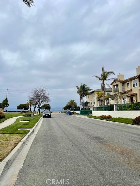 Building Photo - 1211 Chesapeake Dr