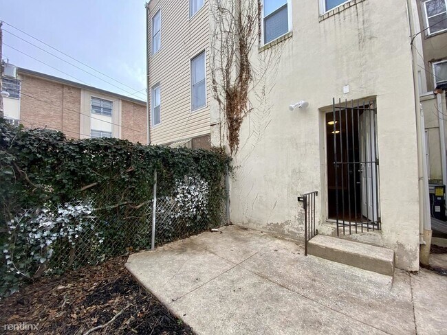 Building Photo - 6 br, 3 bath Apartment - 3033 W Berks St