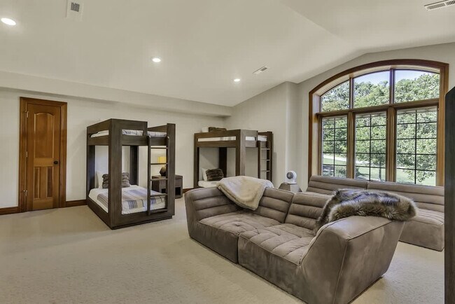 Building Photo - 1774 State Hwy UU