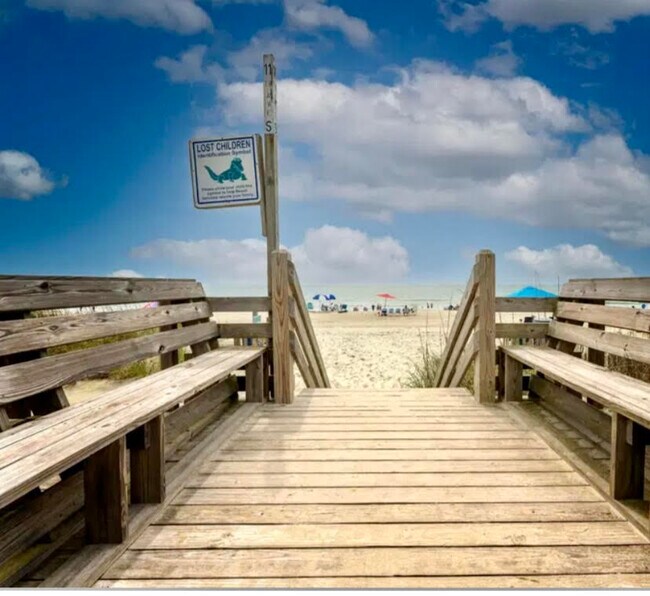 Building Photo - 212 11th Ave S