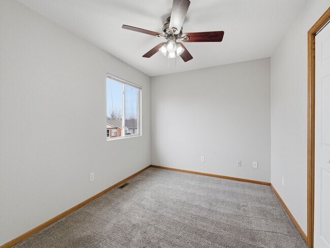 Building Photo - Spacious Townhome with Functional Layout