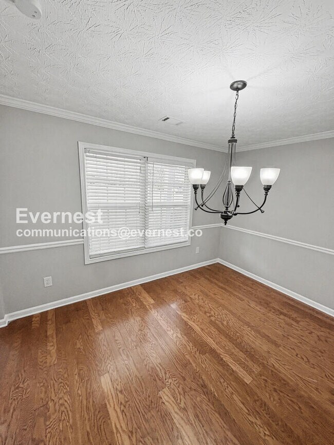 Building Photo - Limited Time Special Offer / 5 Bed, 4 Bath Home with Garage / Pet-Friendly / Vouchers Accepted / ...