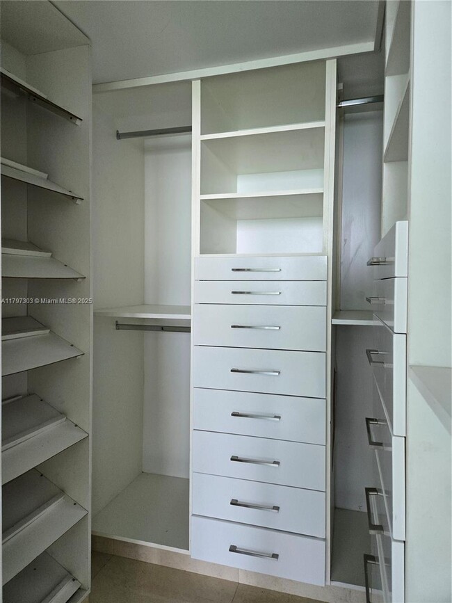 Building Photo - 800 Claughton Island Dr
