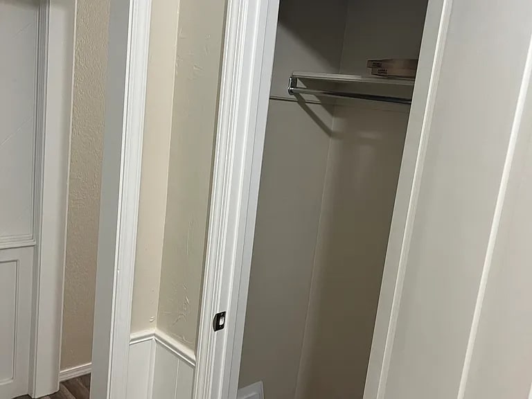 Building Photo - 1006 Tyler Ave NW