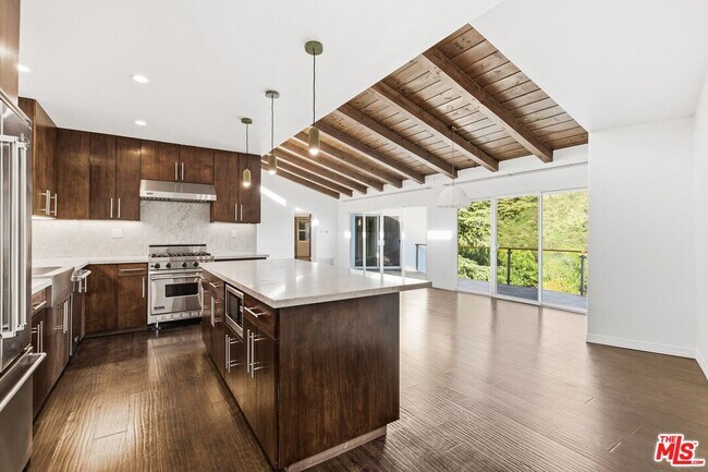 Building Photo - 3476 Troy Dr