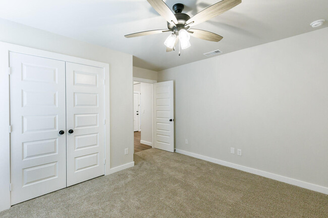 Building Photo - 10605 Beaufort Ave