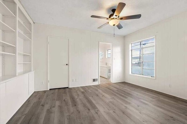 Building Photo - 590 N Cambridge St