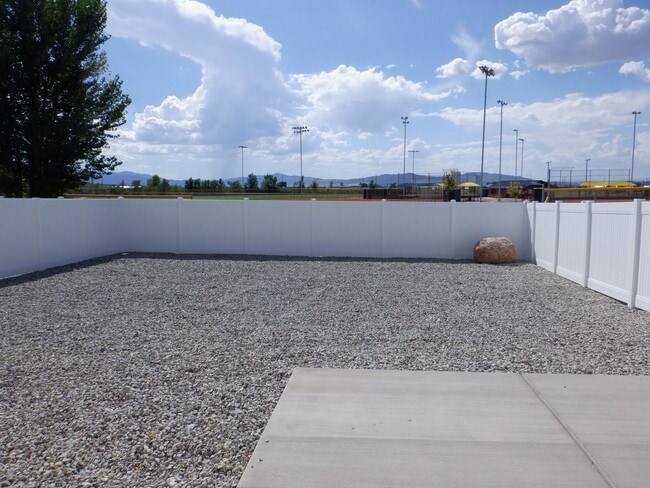 Building Photo - Move-in Discount - 3 bedroom - 2 Bath - Si...