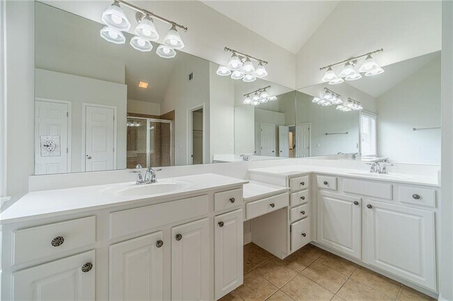 Building Photo - 2557 Staunton Dr