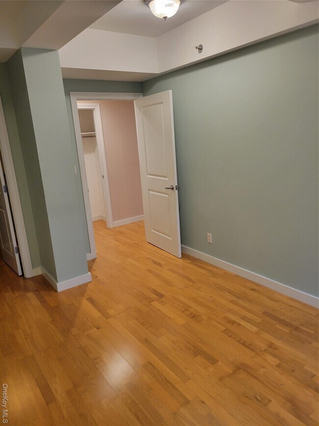 Building Photo - 143-20 Hoover Ave