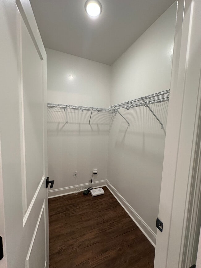 Building Photo - 1 Cottage Grove Dr