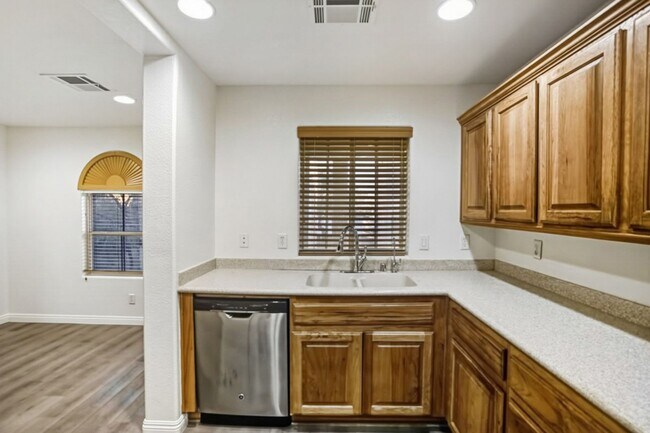 Building Photo - Beautiful 3 Bed Home With 3 Full Baths And Bed and Full Bath On 1st Floor