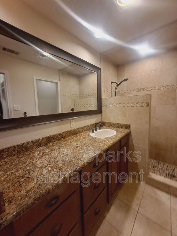Building Photo - 3025 Westforest Dr