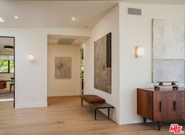 Building Photo - 3602 Shoreheights Dr