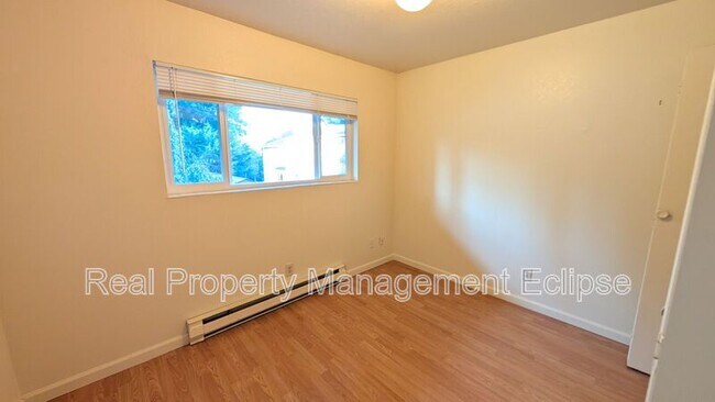 Building Photo - 12601 SE 30th St