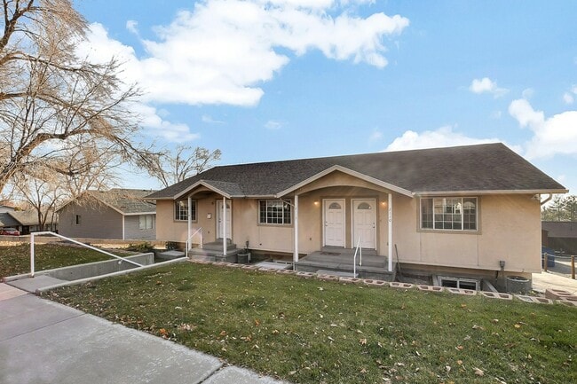 Building Photo - 2112 Dakota Ave