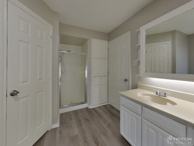 Building Photo - 934 Robinwood Dr