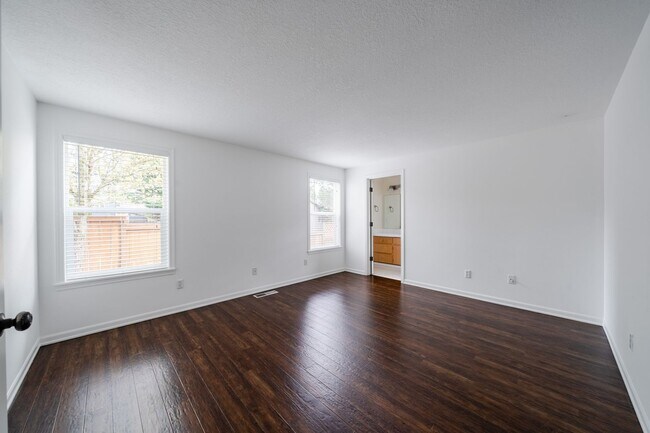 Building Photo - 14046 SE Summerfield Loop