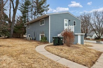 Building Photo - $1,750 | 3 Bedroom, 1 Bathroom Top Floor Duplex | No Pets | Available for Immediate Move-In!