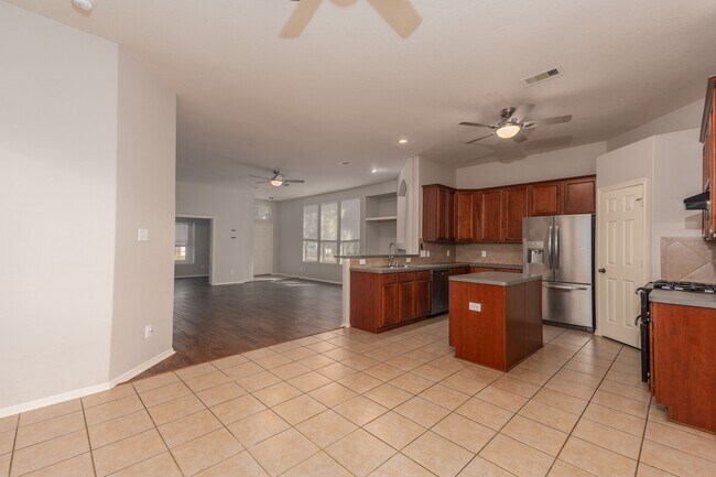 Building Photo - 32015 Sue Ln