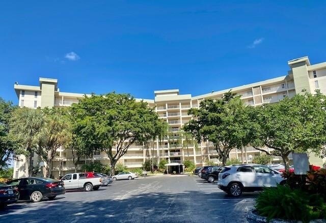 Building Photo - 3051 N Course Dr