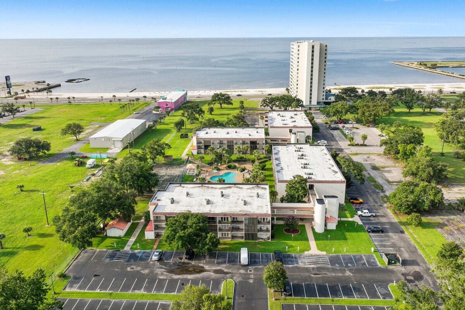 Building Photo - 2046 Beach Blvd