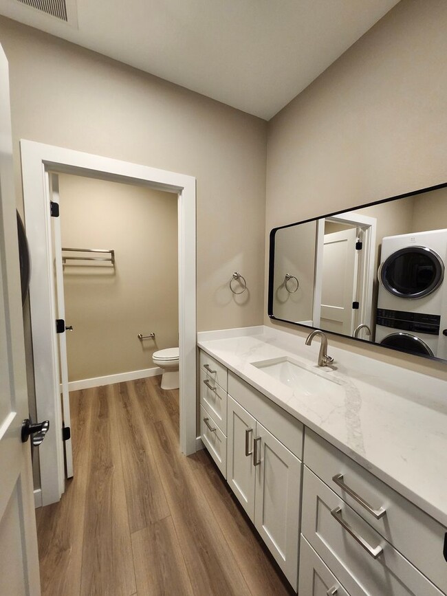 Building Photo - 5305 W Jay St