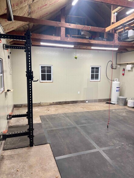 Insulated garage - 3276 S Lenox St