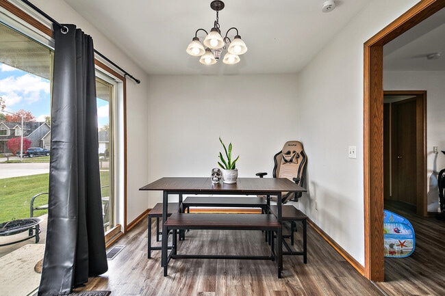 Building Photo - 315 N School St