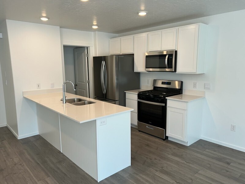 Building Photo - 243 Portside Ln