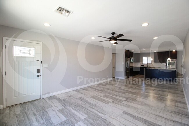 Building Photo - 1653 E Bishop Dr