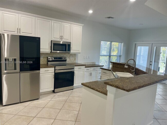 Building Photo - 11289 NW 65th Manor