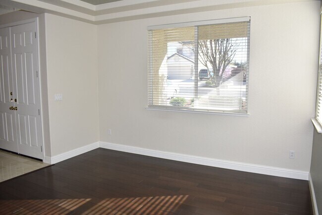 Building Photo - 630 Rogers Cir