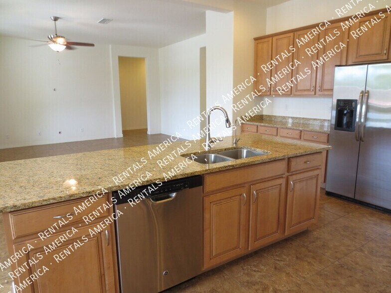 Building Photo - 1133 E Buckingham Ave