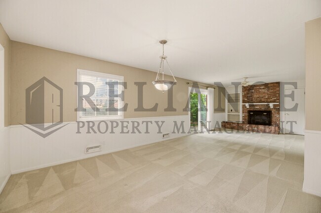 Building Photo - 6517 E Elm St